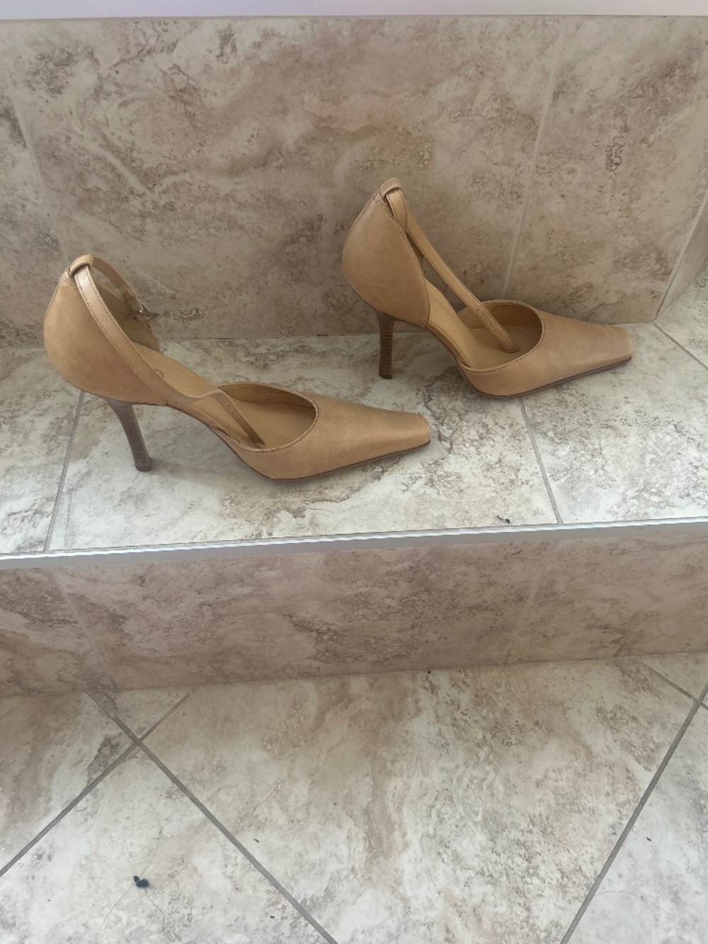 ALDO Leather Pointed Toe Ankle Strap Heels Tan Beige size 6
